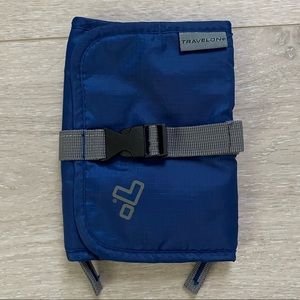 Travelon tri-fold cord and tech organizer